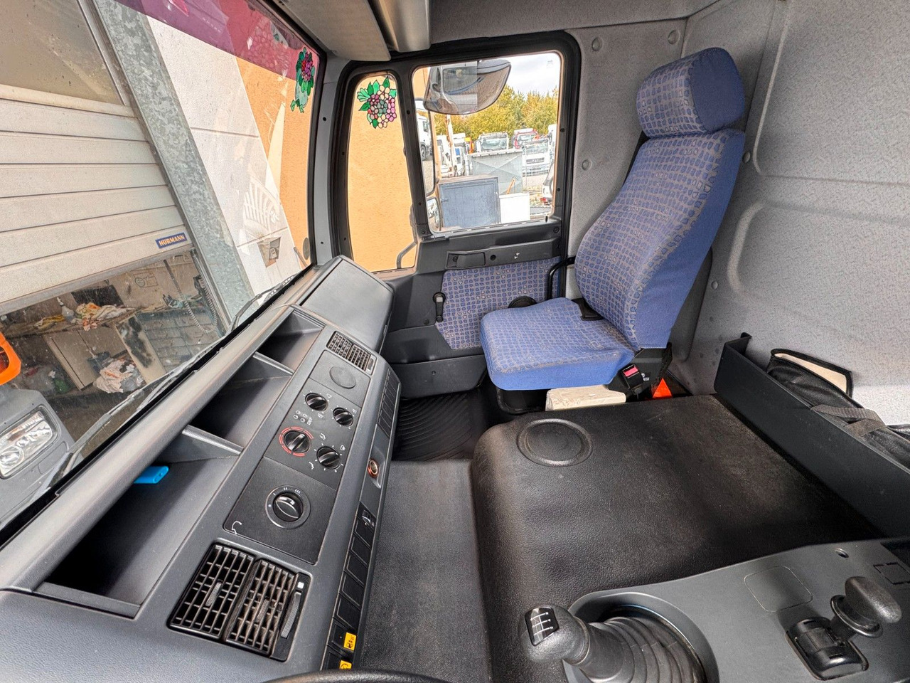 MAN 8.140 4X2 Pritsche Plane Original Km - Furgoneta con lona: foto 4 MAN 8.140 4X2 Pritsche Plane Original Km - Furgoneta con lona: foto 4