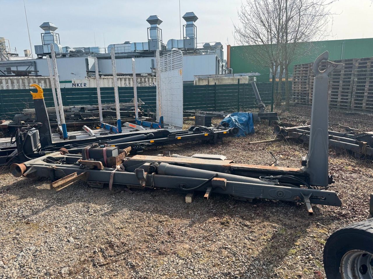 Meiller Abrollaufbau für 6X4 mit 3,90 Radstand - Camión multibasculante: foto 3 Meiller Abrollaufbau für 6X4 mit 3,90 Radstand - Camión multibasculante: foto 3