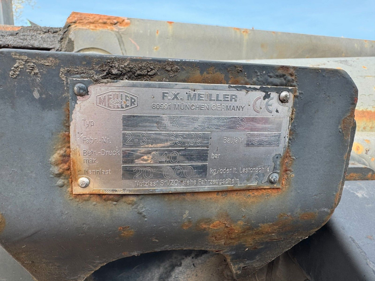 Meiller Abrollaufbau für 6X4 mit 3,90 Radstand - Camión multibasculante: foto 2 Meiller Abrollaufbau für 6X4 mit 3,90 Radstand - Camión multibasculante: foto 2