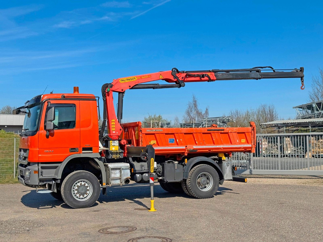 Mercedes-Benz 1844 4x4 Meiller 3S Bordmatik Palfinger PK16001K - Camión volquete: foto 1 Mercedes-Benz 1844 4x4 Meiller 3S Bordmatik Palfinger PK16001K - Camión volquete: foto 1