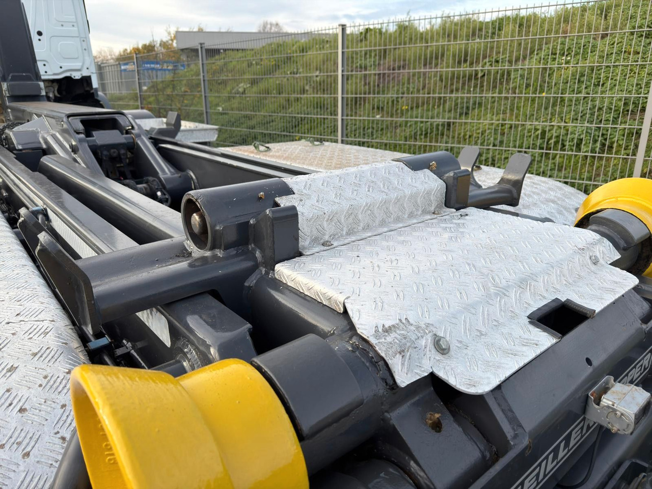 Mercedes-Benz 3748 8x4 Meiller RK30.65 | Funk | hydr.Container - Camión multibasculante: foto 5 Mercedes-Benz 3748 8x4 Meiller RK30.65 | Funk | hydr.Container - Camión multibasculante: foto 5