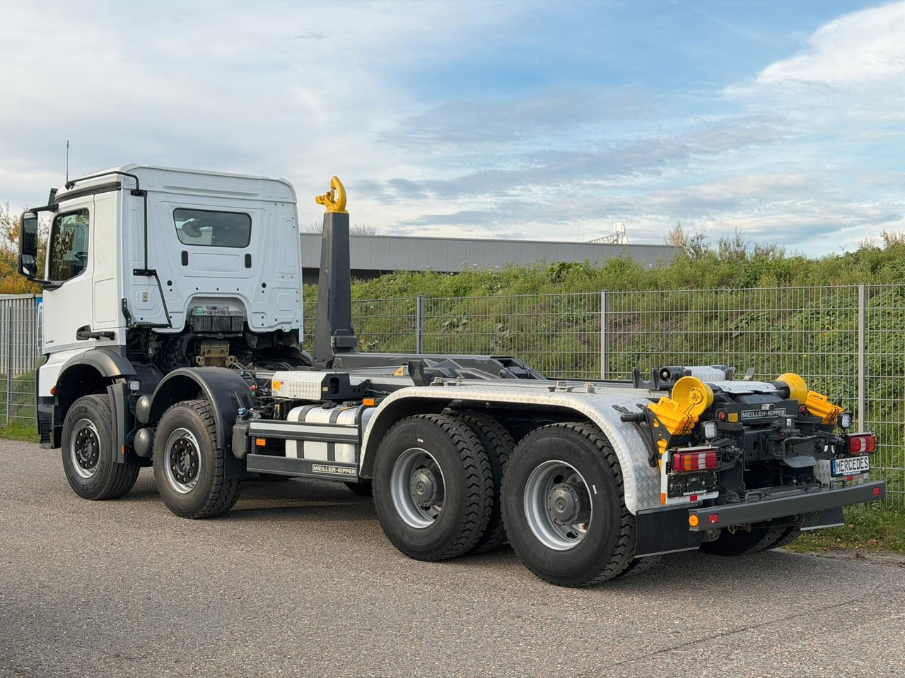 Mercedes-Benz 3748 8x4 Meiller RK30.65 | Funk | hydr.Container - Camión multibasculante: foto 3 Mercedes-Benz 3748 8x4 Meiller RK30.65 | Funk | hydr.Container - Camión multibasculante: foto 3