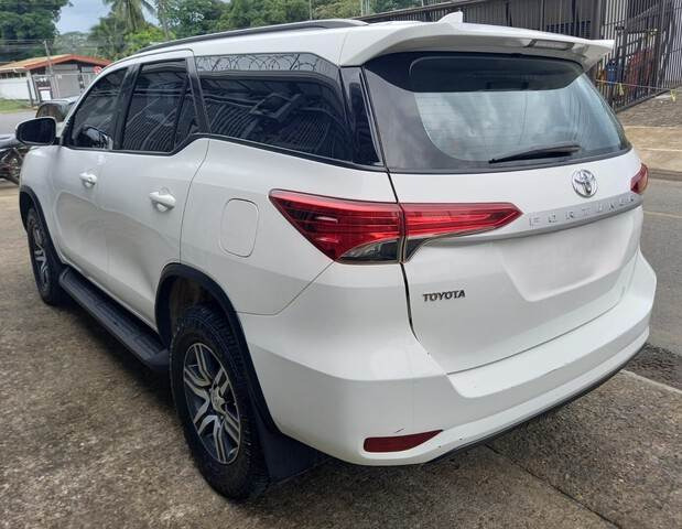 Toyota Fortuner - SUV/ Todoterreno: foto 2 Toyota Fortuner - SUV/ Todoterreno: foto 2