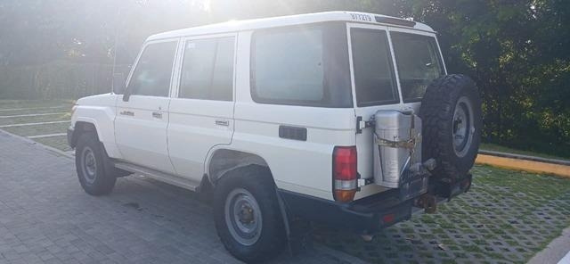 Toyota Land Cruiser 76 - Coche: foto 2 Toyota Land Cruiser 76 - Coche: foto 2
