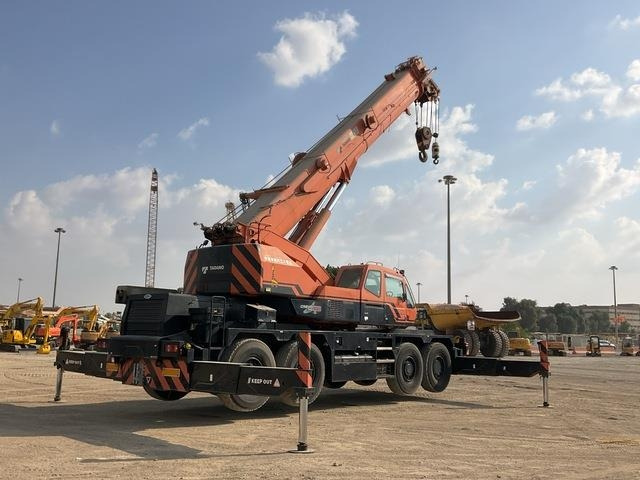 Tadano GR700N-2 - Grúa para terrenos difíciles: foto 2 Tadano GR700N-2 - Grúa para terrenos difíciles: foto 2