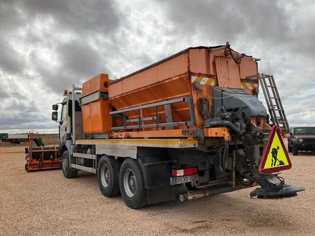 Renault Kerax 430DXI - Máquina quitanieve: foto 2 Renault Kerax 430DXI - Máquina quitanieve: foto 2