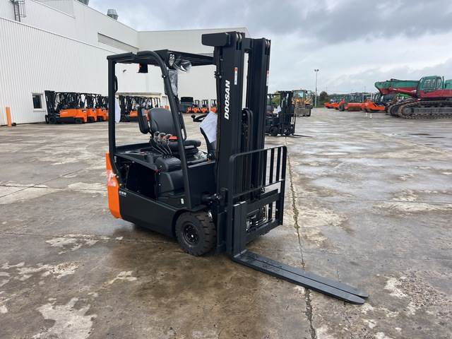 Doosan B15T-7 PLUS - Carretilla elevadora eléctrica: foto 4 Doosan B15T-7 PLUS - Carretilla elevadora eléctrica: foto 4