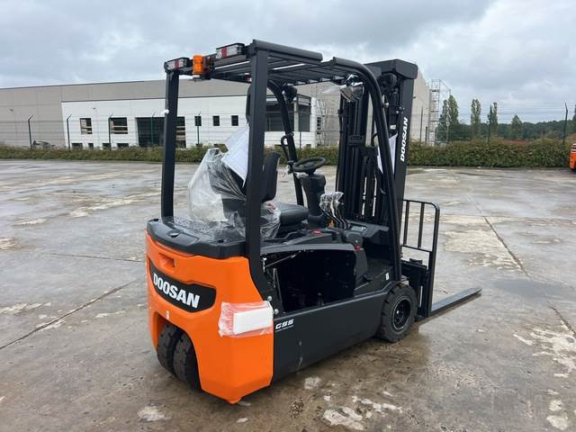 Doosan B20T-7 PLUS - Carretilla elevadora eléctrica: foto 3 Doosan B20T-7 PLUS - Carretilla elevadora eléctrica: foto 3