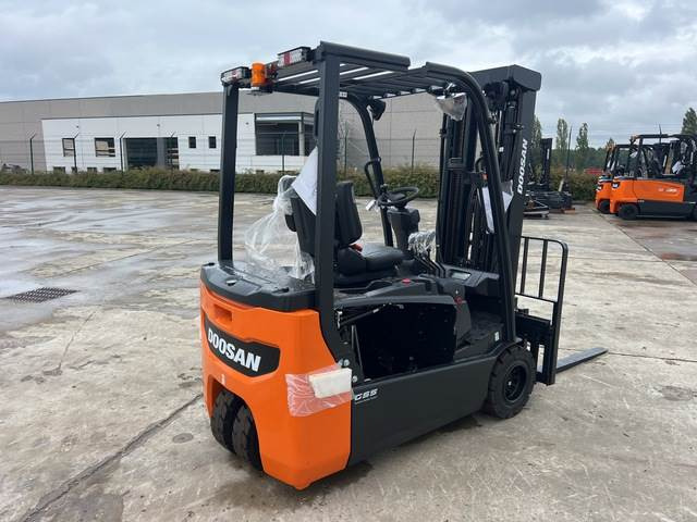 Doosan B20T-7 PLUS - Carretilla elevadora eléctrica: foto 3 Doosan B20T-7 PLUS - Carretilla elevadora eléctrica: foto 3