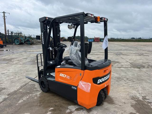 Doosan B20T-7 PLUS - Carretilla elevadora eléctrica: foto 2 Doosan B20T-7 PLUS - Carretilla elevadora eléctrica: foto 2