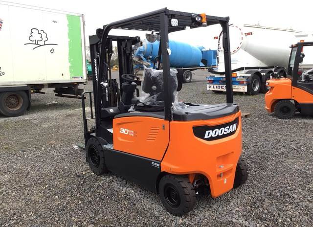 Doosan B30X-7 PLUS - Carretilla elevadora eléctrica: foto 2 Doosan B30X-7 PLUS - Carretilla elevadora eléctrica: foto 2