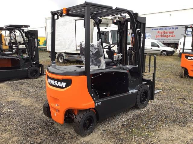 Doosan B30X-7 PLUS - Carretilla elevadora eléctrica: foto 3 Doosan B30X-7 PLUS - Carretilla elevadora eléctrica: foto 3