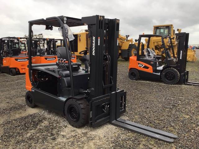 Doosan B35X-7 PLUS - Carretilla elevadora eléctrica: foto 4 Doosan B35X-7 PLUS - Carretilla elevadora eléctrica: foto 4