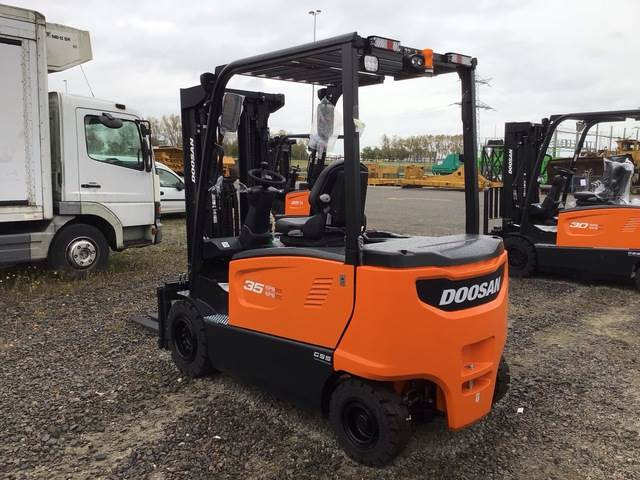 Doosan B35X-7 PLUS - Carretilla elevadora eléctrica: foto 2 Doosan B35X-7 PLUS - Carretilla elevadora eléctrica: foto 2
