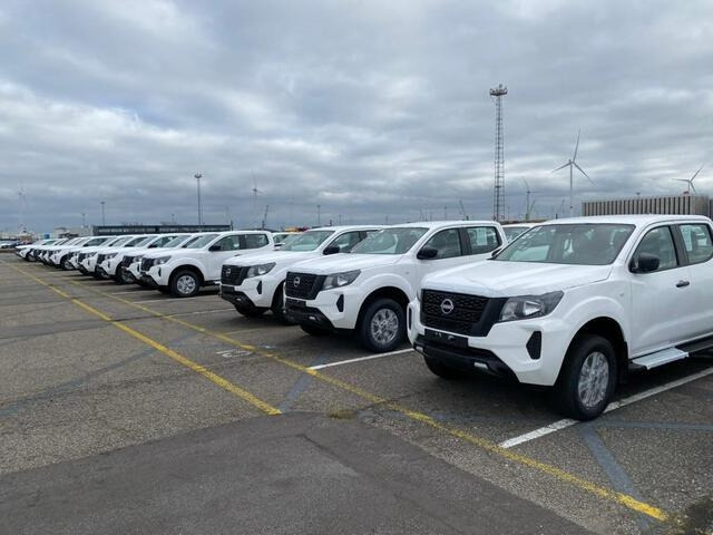 Nissan Navara - Furgoneta: foto 1 Nissan Navara - Furgoneta: foto 1