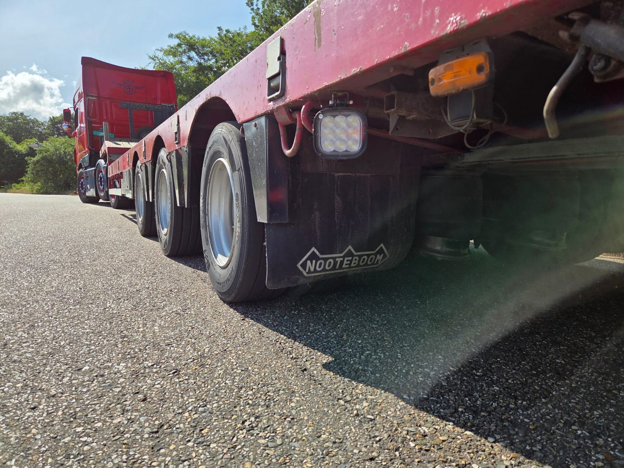 DAF XF 460 FTG 6x2 Super Spacecab + Nooteboom semi-dieplader - Camión chasis: foto 5 DAF XF 460 FTG 6x2 Super Spacecab + Nooteboom semi-dieplader - Camión chasis: foto 5