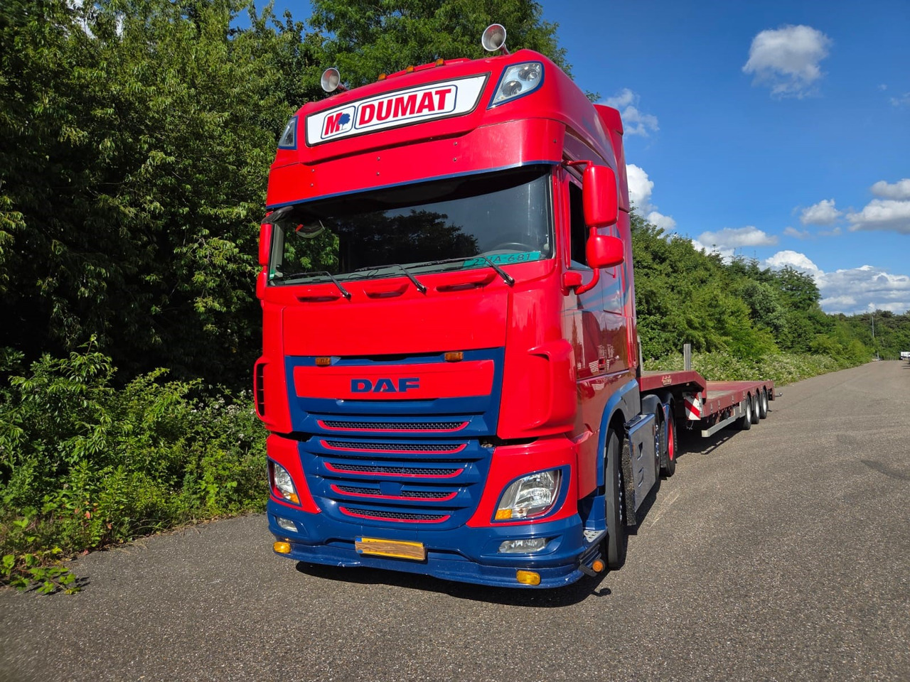 DAF XF 460 FTG 6x2 Super Spacecab + Nooteboom semi-dieplader - Camión chasis: foto 1 DAF XF 460 FTG 6x2 Super Spacecab + Nooteboom semi-dieplader - Camión chasis: foto 1