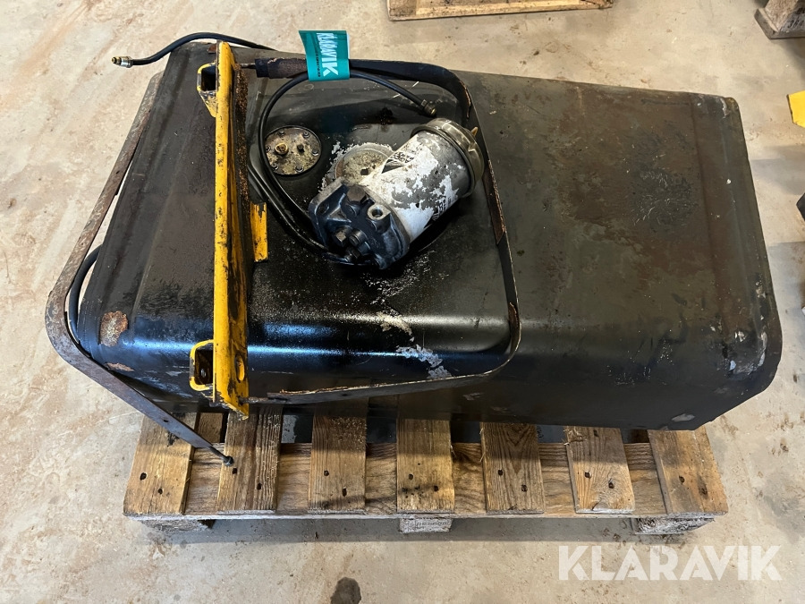 Dieseltank 81,8 l Massey Ferguson 50 HX - Retroexcavadora: foto 1 Dieseltank 81,8 l Massey Ferguson 50 HX - Retroexcavadora: foto 1