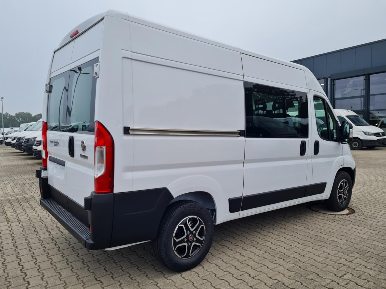 Fiat Ducato 35 Kasten Doka 7-Sitze 2x Schiebetür Maxi L2H2 - Furgón, Furgoneta combi: foto 5 Fiat Ducato 35 Kasten Doka 7-Sitze 2x Schiebetür Maxi L2H2 - Furgón, Furgoneta combi: foto 5