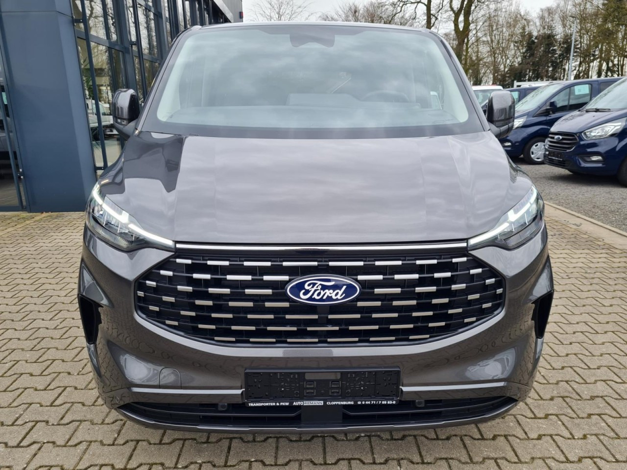 Ford Tourneo Custom 320 L1 AG Titanium X AHK LED NAVI 2X SCHIEBE - Furgoneta de pasajeros: foto 2 Ford Tourneo Custom 320 L1 AG Titanium X AHK LED NAVI 2X SCHIEBE - Furgoneta de pasajeros: foto 2