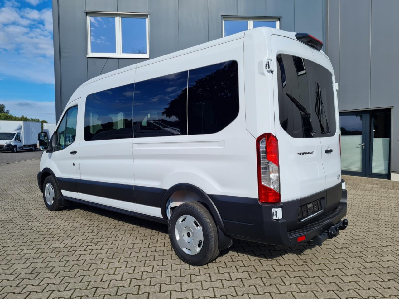 Ford Transit 350 Kombi TDCi L3 H2 Trend 9 Sitzer AHK - Minibús, Furgoneta de pasajeros: foto 4 Ford Transit 350 Kombi TDCi L3 H2 Trend 9 Sitzer AHK - Minibús, Furgoneta de pasajeros: foto 4