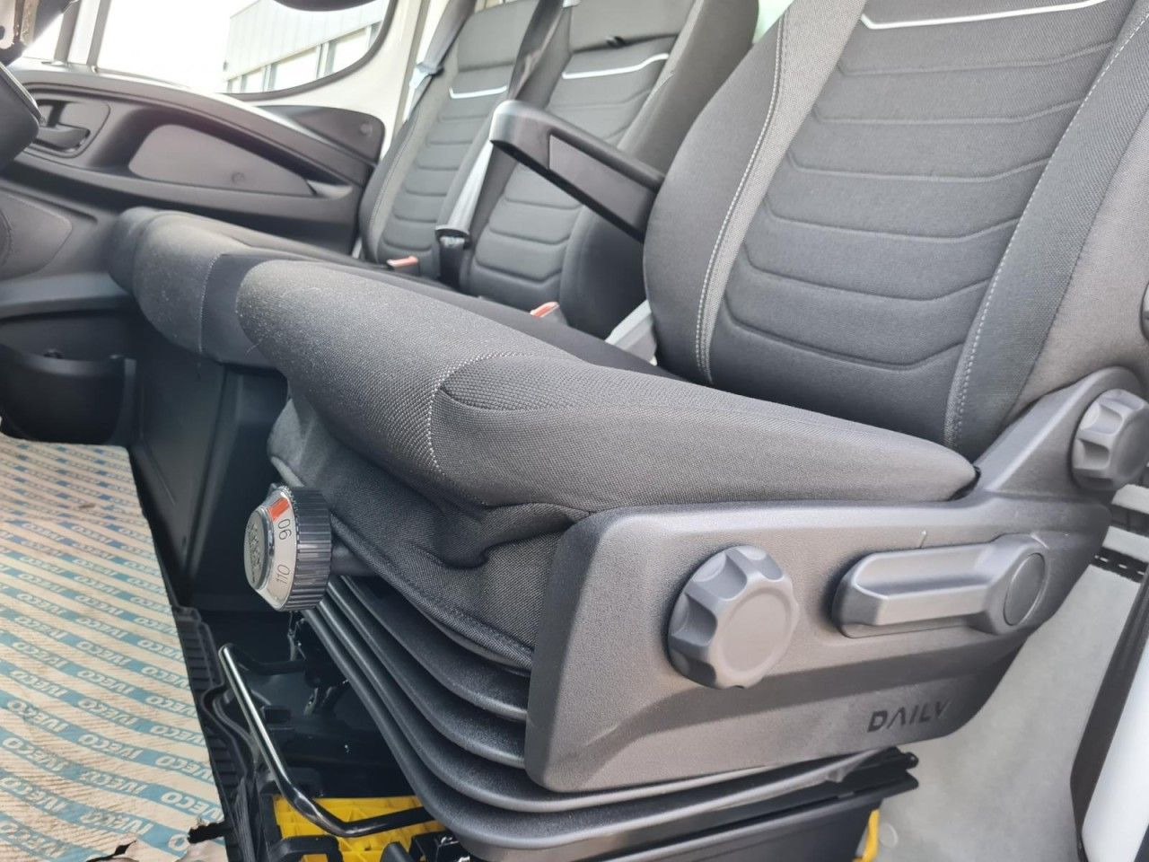 Furgoneta caja cerrada Iveco Daily 35S18 3.0 Koffer Hi Matic LM KAMERA NAVI: foto 19
