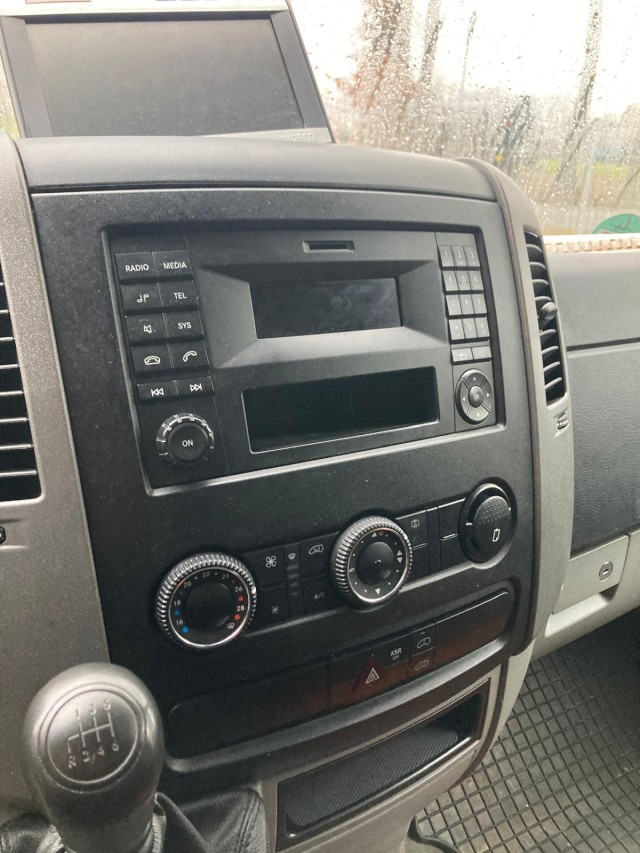 Mercedes-Benz Sprinter 316 CDI Kasten Hubarbeitsbühne KLIMA - Camión con plataforma elevadora: foto 5 Mercedes-Benz Sprinter 316 CDI Kasten Hubarbeitsbühne KLIMA - Camión con plataforma elevadora: foto 5