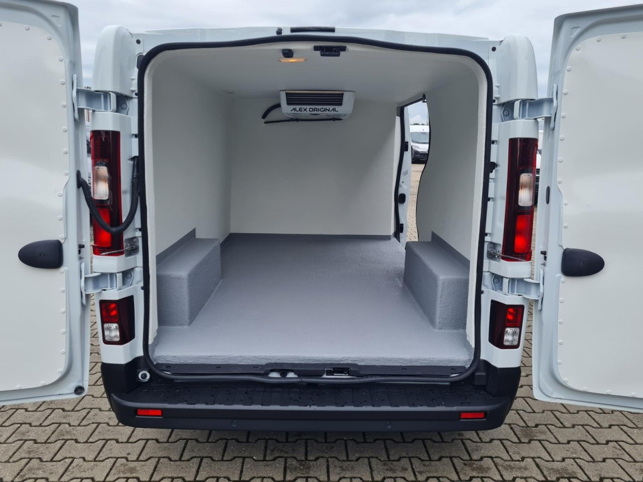 Renault Trafic Kühlkasten L2 KLIMA LED NAVI/APP PDC TEMPOMAT - Furgoneta frigorifica: foto 5 Renault Trafic Kühlkasten L2 KLIMA LED NAVI/APP PDC TEMPOMAT - Furgoneta frigorifica: foto 5