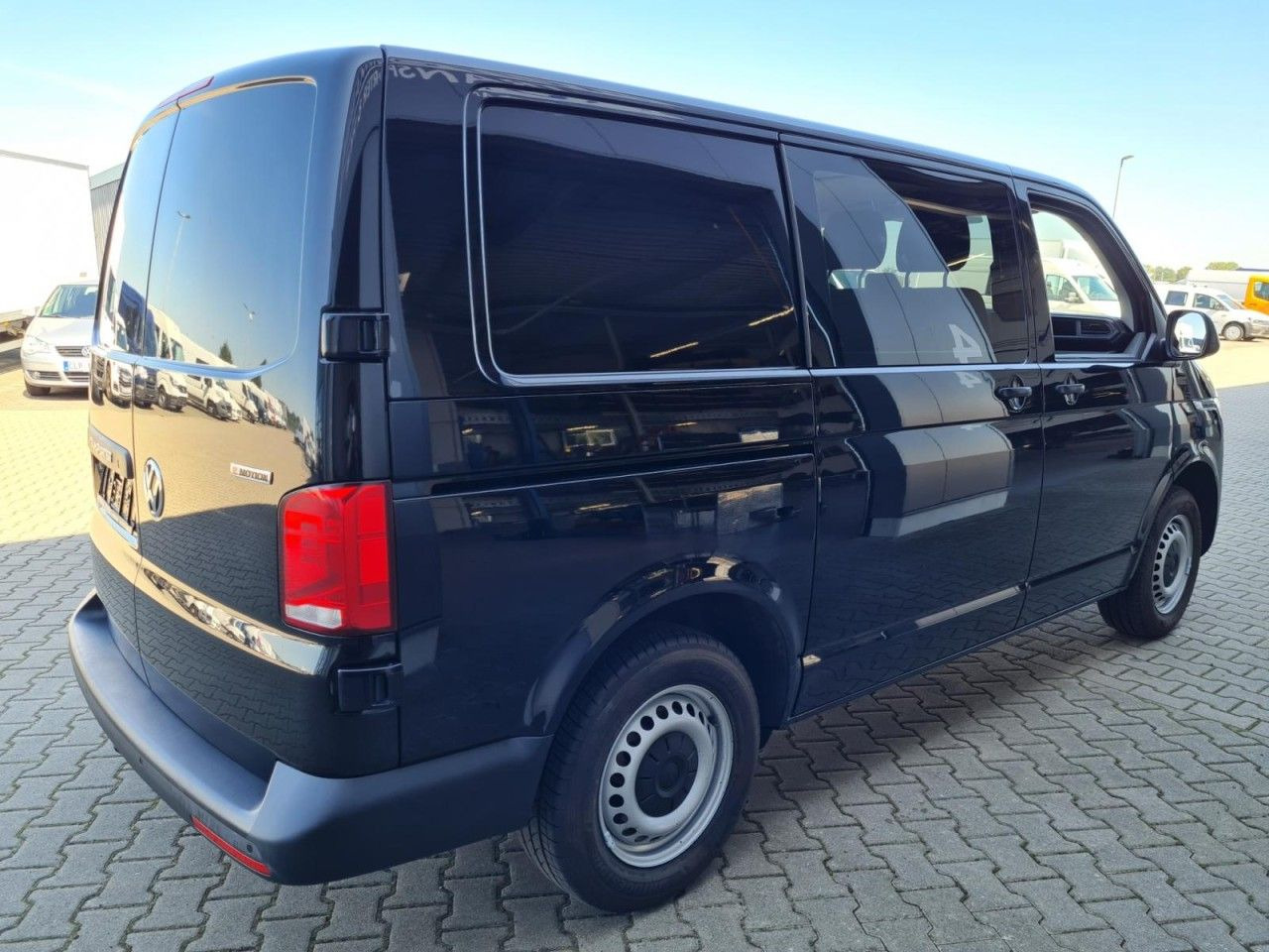 Volkswagen T6.1 Kombi TDI 4Motion 6 Sitzer AHK 2 Schiebetür - Furgoneta de pasajeros: foto 5 Volkswagen T6.1 Kombi TDI 4Motion 6 Sitzer AHK 2 Schiebetür - Furgoneta de pasajeros: foto 5