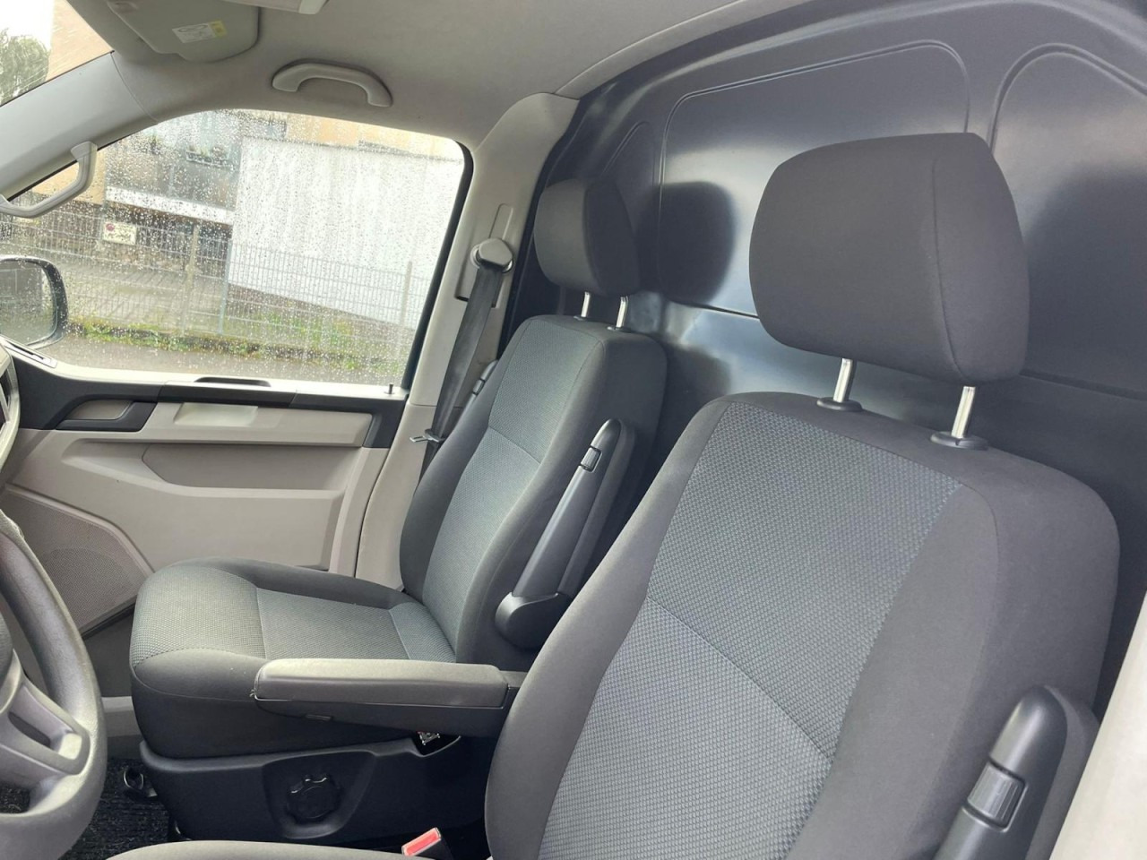 Volkswagen T6 Kasten lang Flügeltüren KLIMA NAVI PDC SHZ TEMPOMAT - Furgoneta pequeña: foto 5 Volkswagen T6 Kasten lang Flügeltüren KLIMA NAVI PDC SHZ TEMPOMAT - Furgoneta pequeña: foto 5