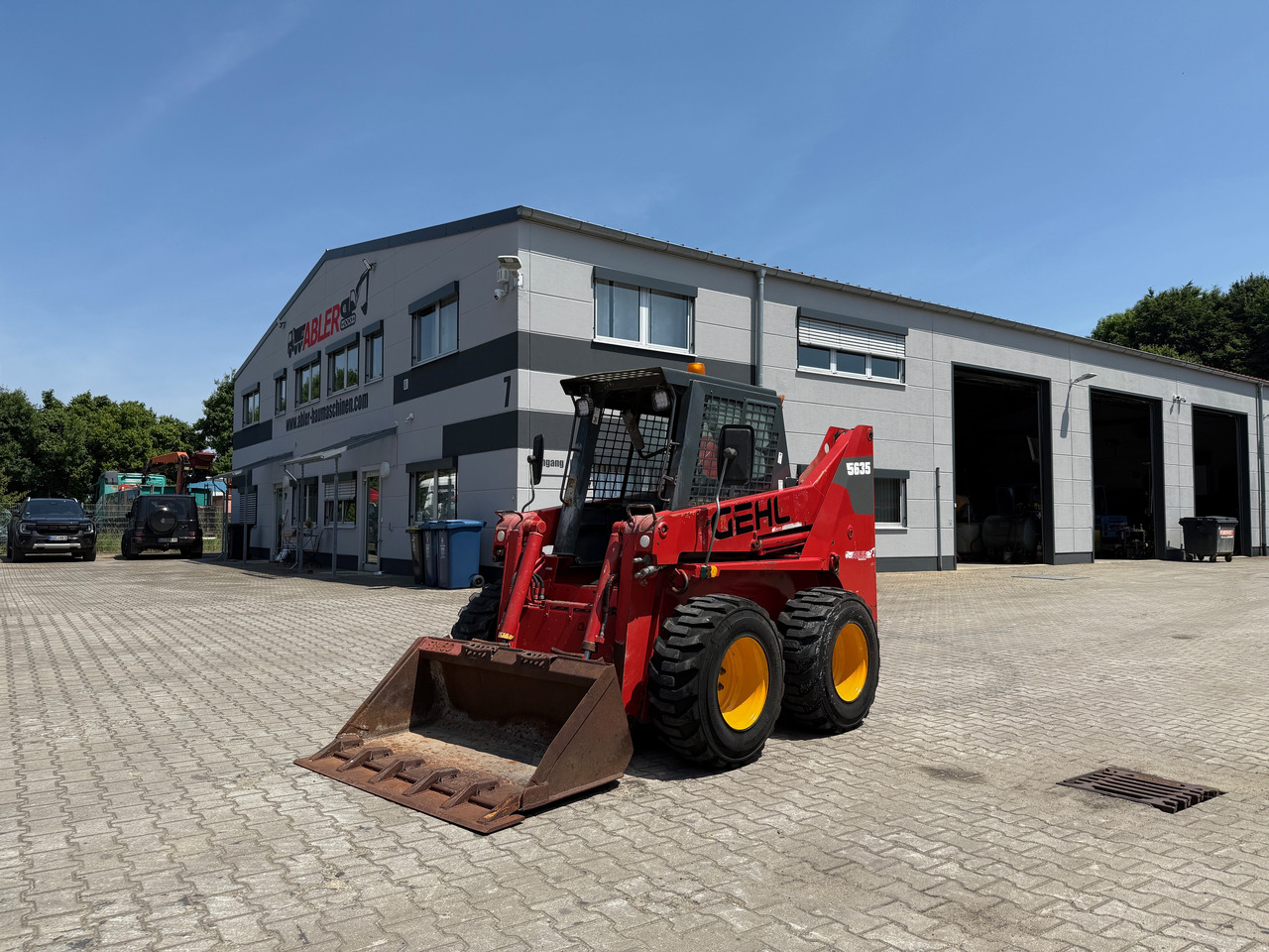 Gehl 5635 Kompaktlader Schaufel + Kehrmaschine - Cargadora de ruedas: foto 2 Gehl 5635 Kompaktlader Schaufel + Kehrmaschine - Cargadora de ruedas: foto 2