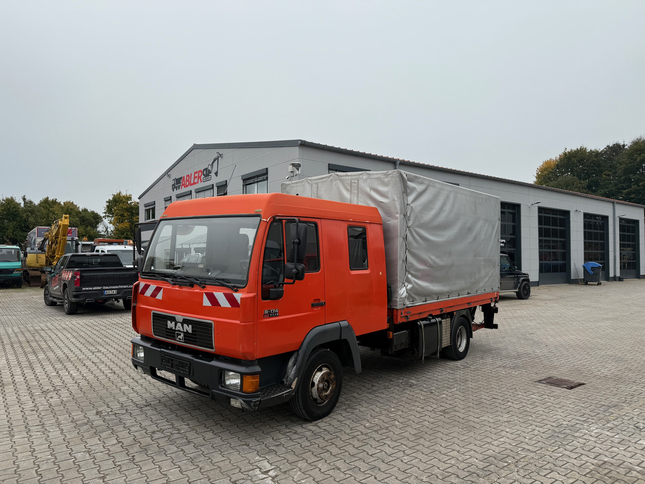 MAN 8.174 Pritsche+Plane+Ladebordwand DOKA L2000 - Camión lona: foto 2 MAN 8.174 Pritsche+Plane+Ladebordwand DOKA L2000 - Camión lona: foto 2