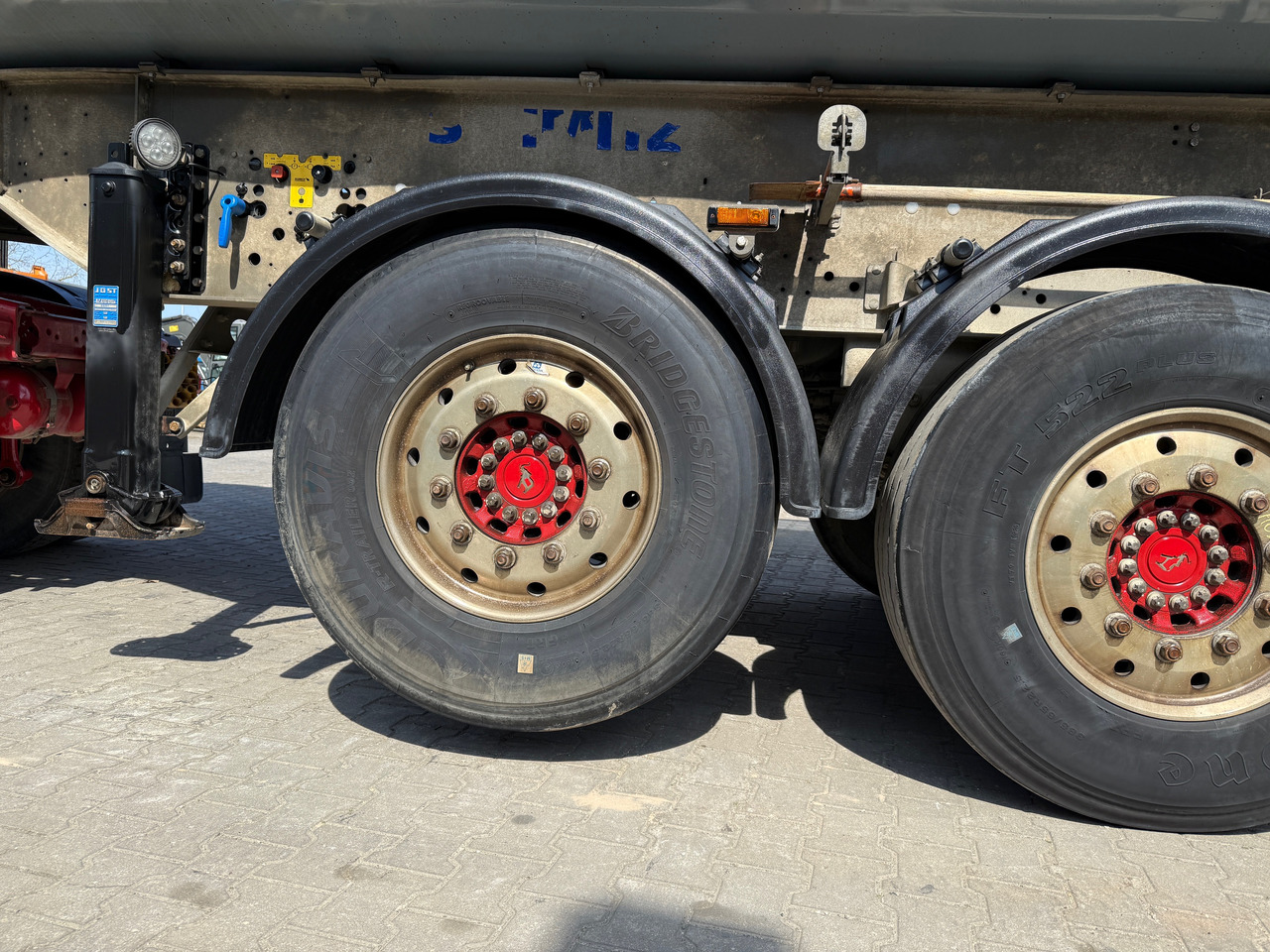 Camión volquete Mercedes-Benz 1851 Arocs ECHTER 4x4 mit Schmitz Kippauflieger: foto 11 Camión volquete Mercedes-Benz 1851 Arocs ECHTER 4x4 mit Schmitz Kippauflieger: foto 11