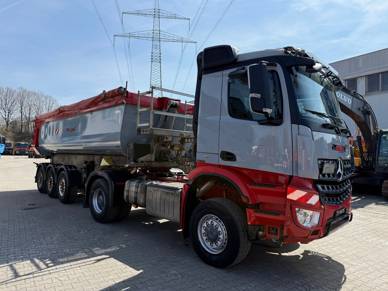 Mercedes-Benz 1851 Arocs ECHTER 4x4 mit Schmitz Kippauflieger - Camión volquete: foto 3 Mercedes-Benz 1851 Arocs ECHTER 4x4 mit Schmitz Kippauflieger - Camión volquete: foto 3