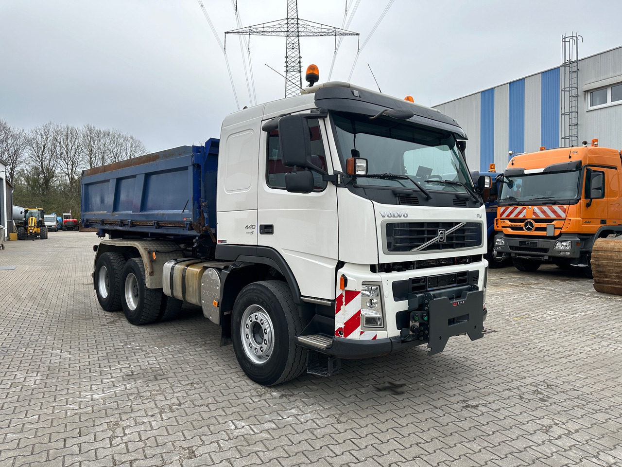 Volvo FM440 3-Seiten-Kipper mit Bordmatic 6x4 Winterdienst - Camión volquete: foto 3 Volvo FM440 3-Seiten-Kipper mit Bordmatic 6x4 Winterdienst - Camión volquete: foto 3