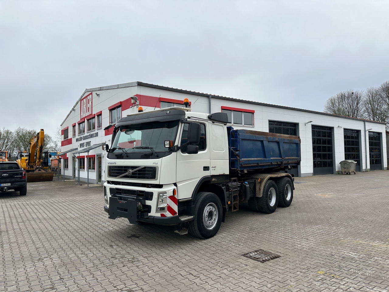 Volvo FM440 3-Seiten-Kipper mit Bordmatic 6x4 Winterdienst - Camión volquete: foto 2 Volvo FM440 3-Seiten-Kipper mit Bordmatic 6x4 Winterdienst - Camión volquete: foto 2