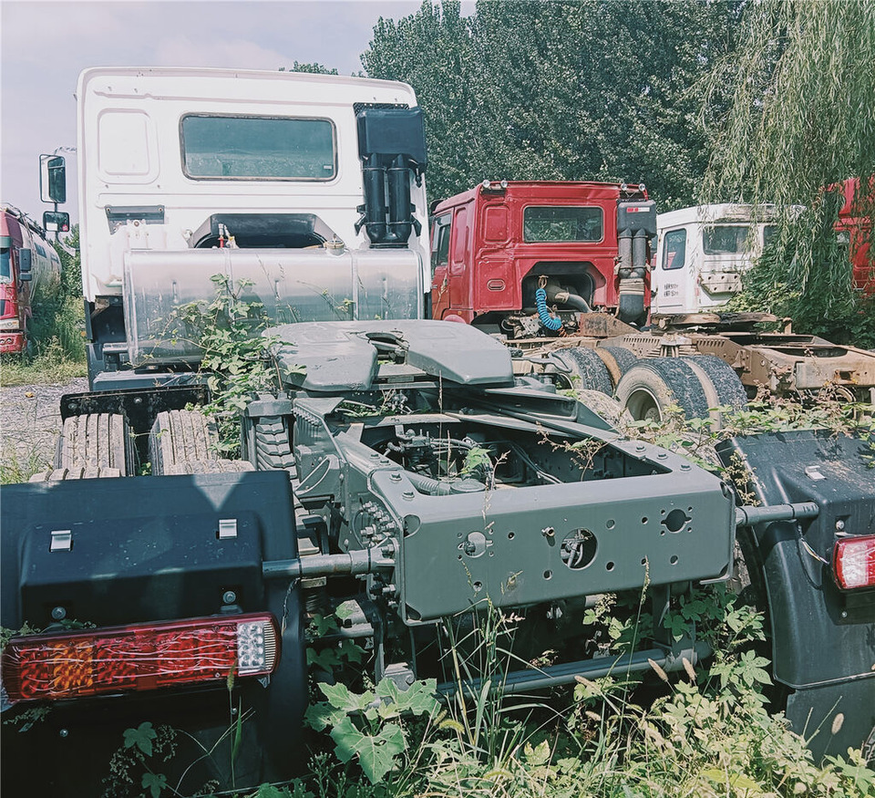 Howo 420hp 6x4 - Cabeza tractora: foto 4 Howo 420hp 6x4 - Cabeza tractora: foto 4