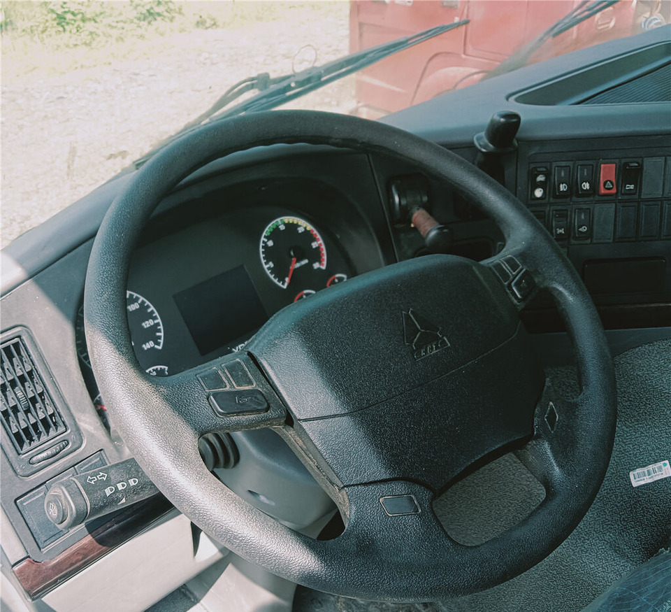 Howo 420hp 6x4 - Cabeza tractora: foto 5 Howo 420hp 6x4 - Cabeza tractora: foto 5