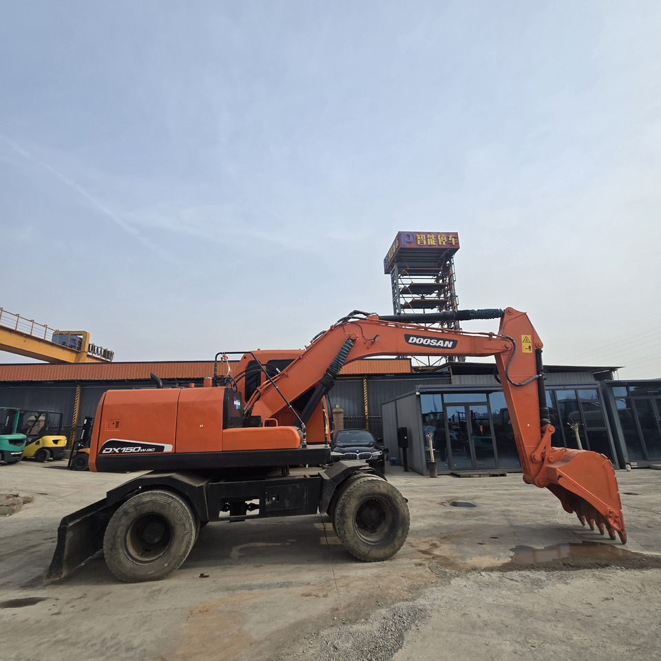 DOOSAN DX150W - Excavadora de ruedas: foto 4 DOOSAN DX150W - Excavadora de ruedas: foto 4