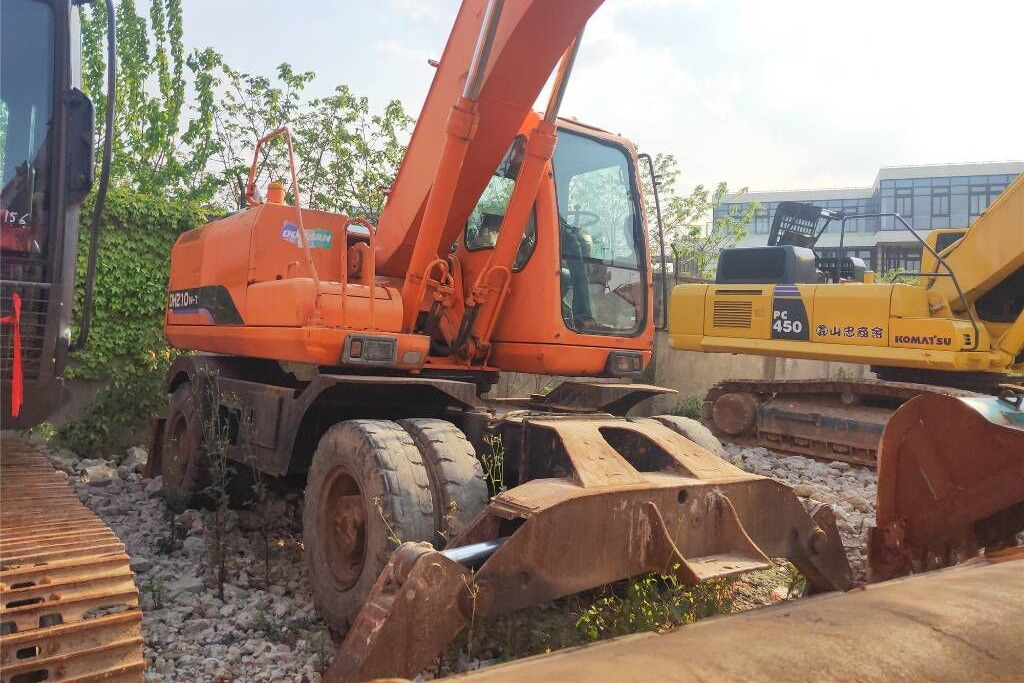 Doosan DH 210 W-7 - Excavadora de ruedas: foto 2 Doosan DH 210 W-7 - Excavadora de ruedas: foto 2