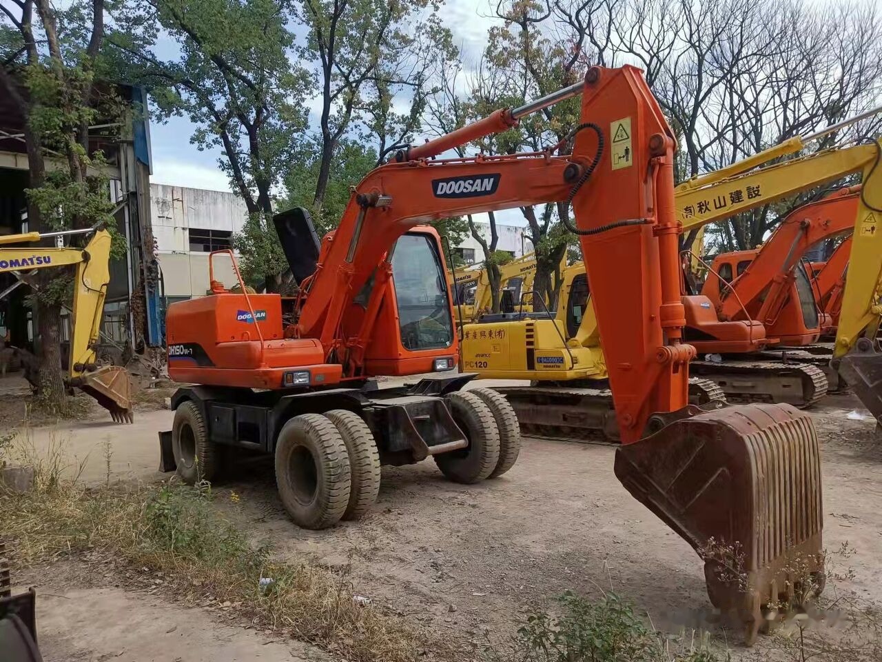 Doosan DH150W - Excavadora de ruedas: foto 3 Doosan DH150W - Excavadora de ruedas: foto 3