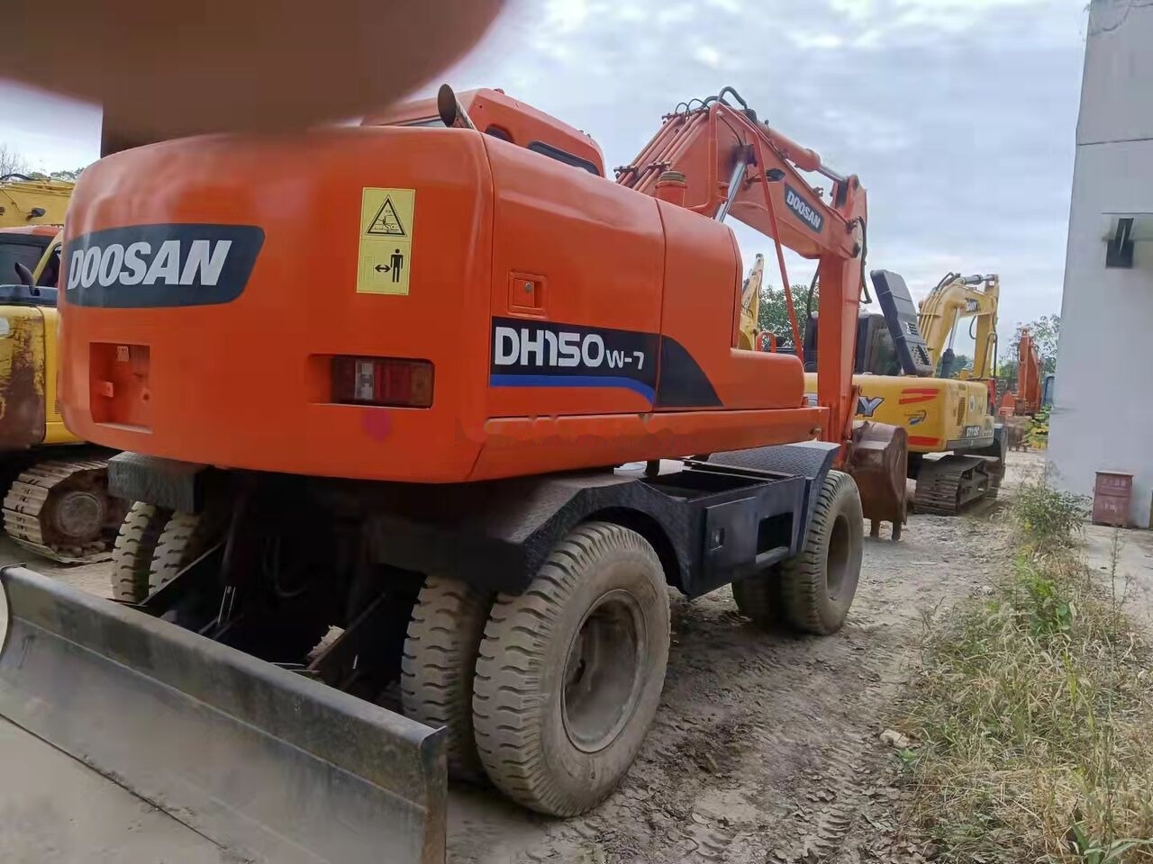 Doosan DH150W - Excavadora de ruedas: foto 4 Doosan DH150W - Excavadora de ruedas: foto 4