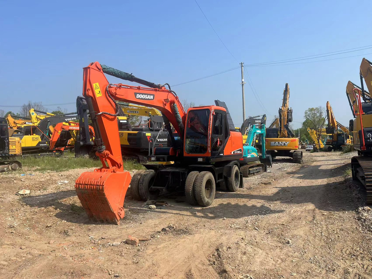 Doosan DX150W-9C - Excavadora de ruedas: foto 1 Doosan DX150W-9C - Excavadora de ruedas: foto 1