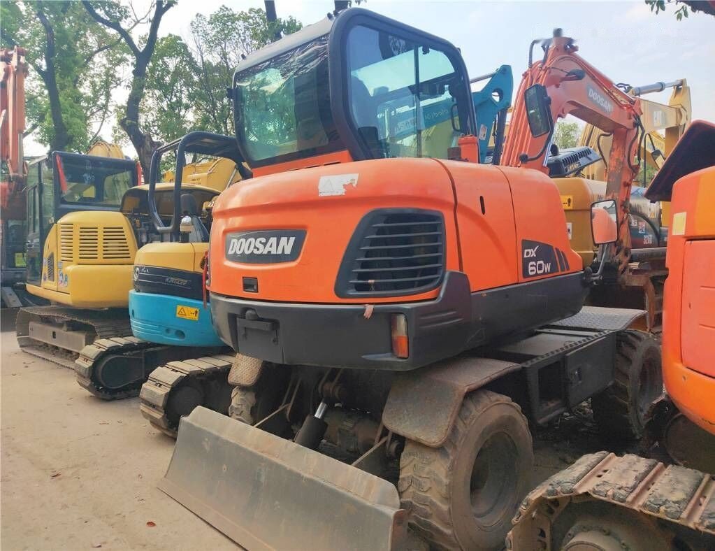 Doosan DX60 W - Excavadora de ruedas: foto 2 Doosan DX60 W - Excavadora de ruedas: foto 2