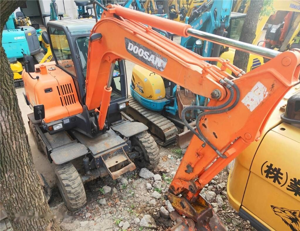 Doosan DX60 W - Excavadora de ruedas: foto 5 Doosan DX60 W - Excavadora de ruedas: foto 5
