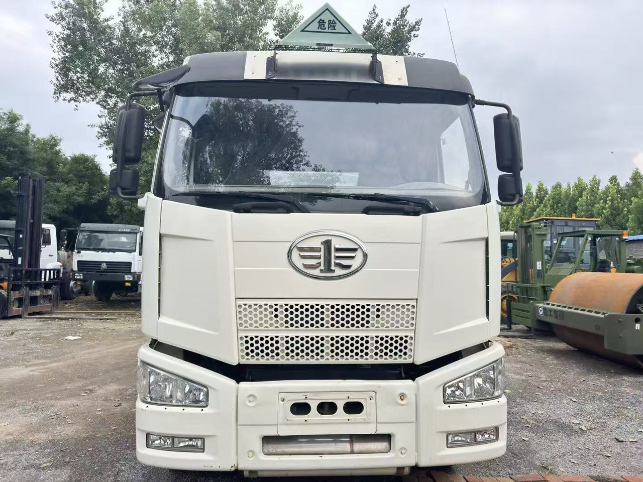 FAW - Camión cisterna: foto 4 FAW - Camión cisterna: foto 4