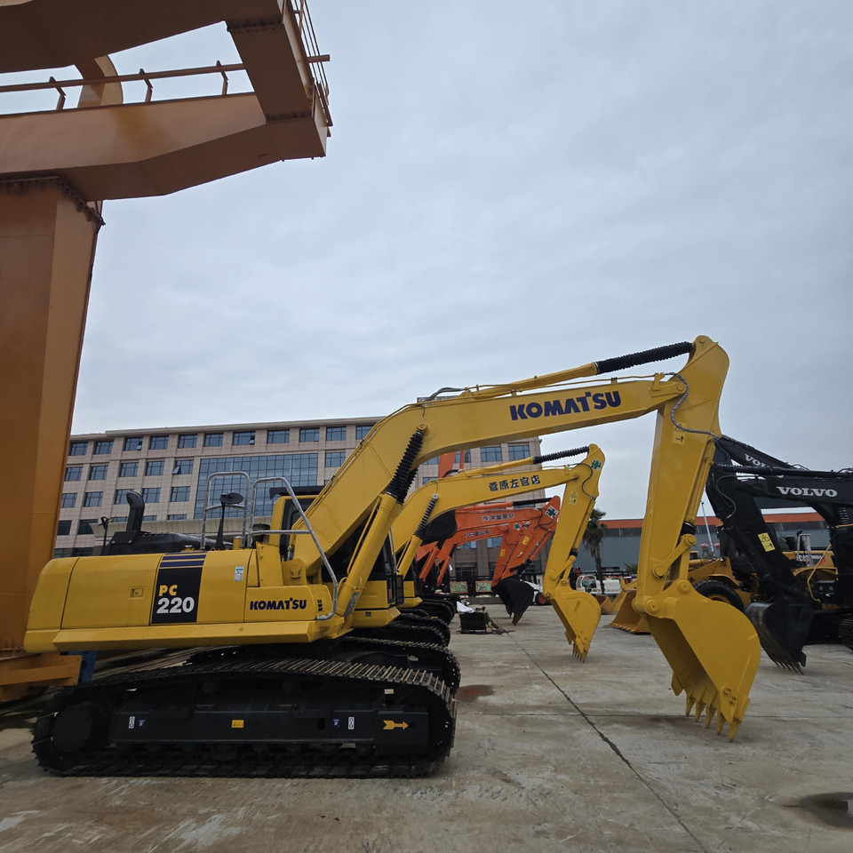 KOMATSU PC220-8 - Excavadora: foto 4 KOMATSU PC220-8 - Excavadora: foto 4