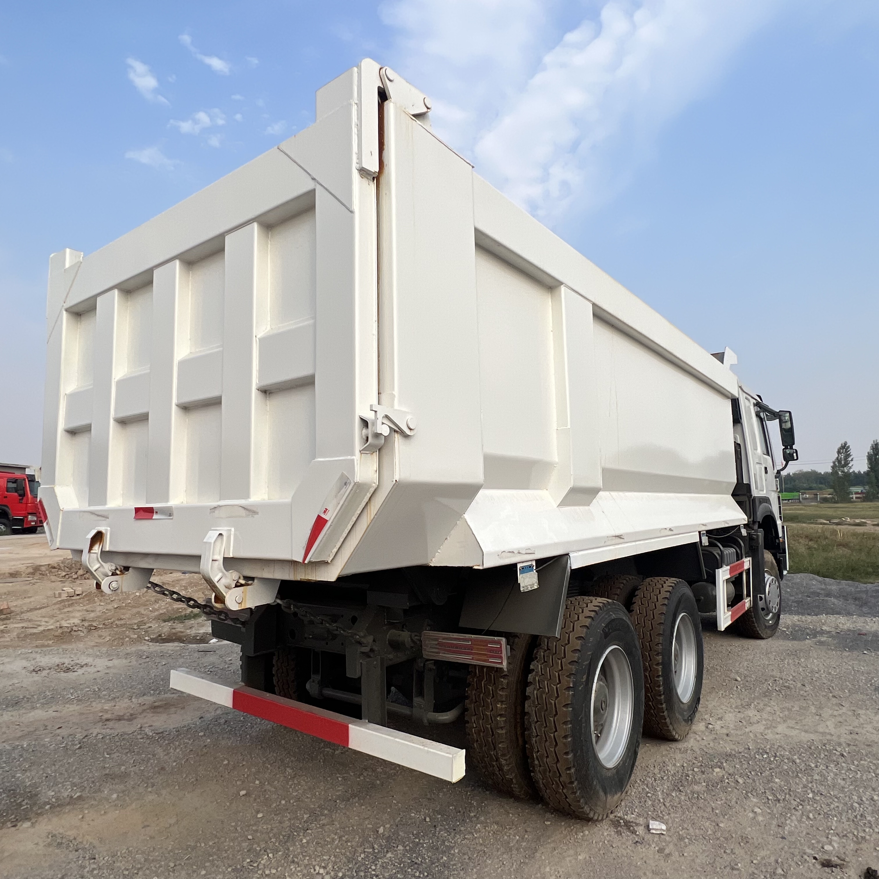 Sinotruk HOWO 371 6*4 Dump truck - Camión volquete: foto 2 Sinotruk HOWO 371 6*4 Dump truck - Camión volquete: foto 2