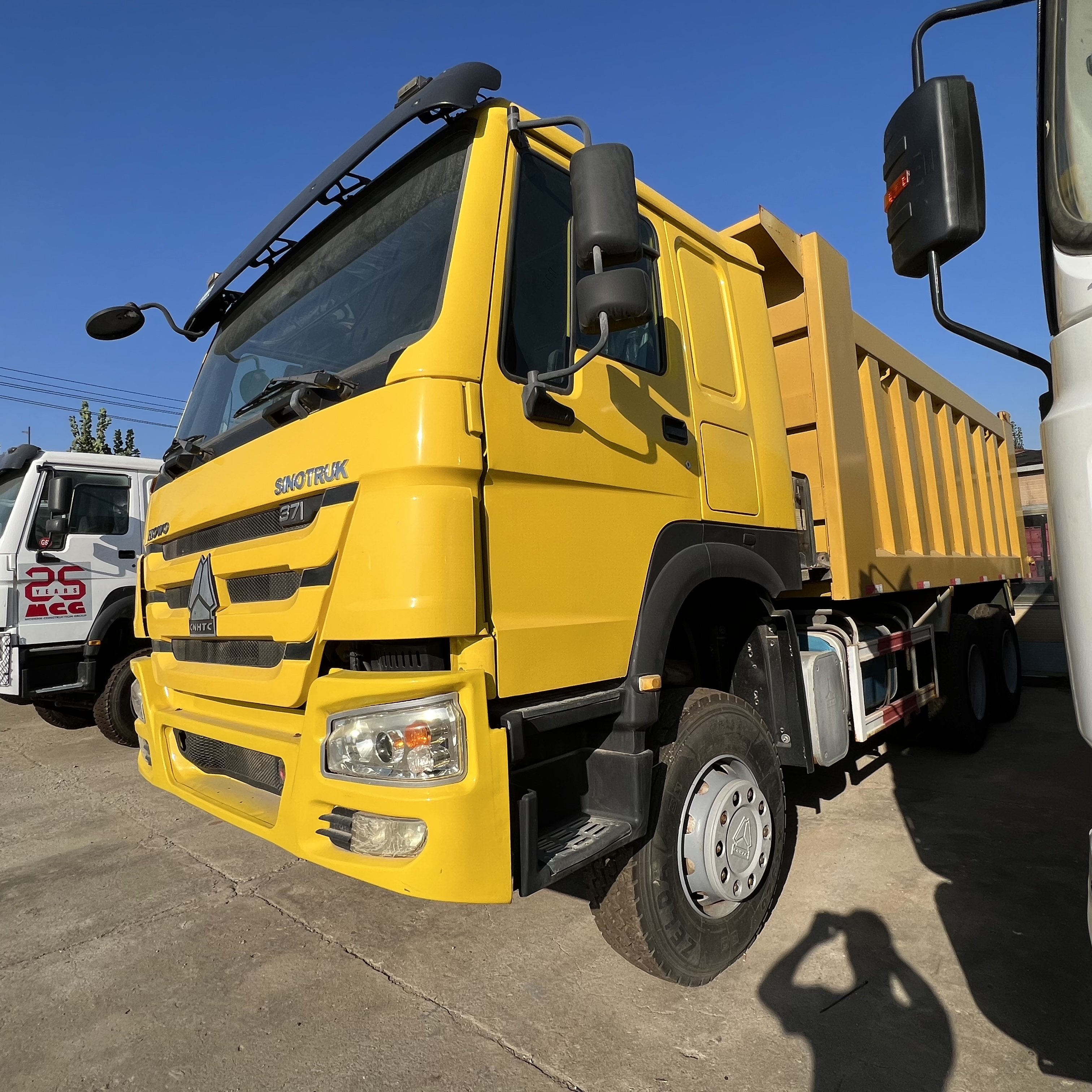 Sinotruk HOWO 371 6*4 Dump truck - Camión volquete: foto 1 Sinotruk HOWO 371 6*4 Dump truck - Camión volquete: foto 1