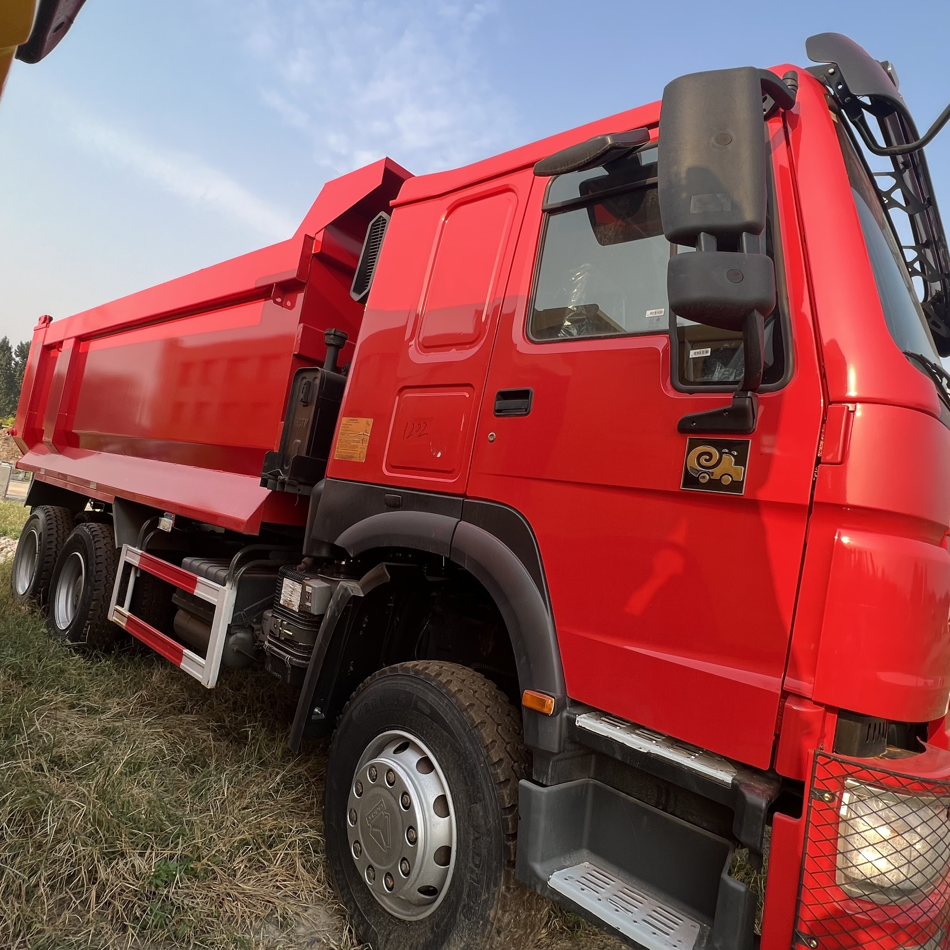 Sinotruk HOWO 371 6*4 Dump truck - Camión volquete: foto 2 Sinotruk HOWO 371 6*4 Dump truck - Camión volquete: foto 2